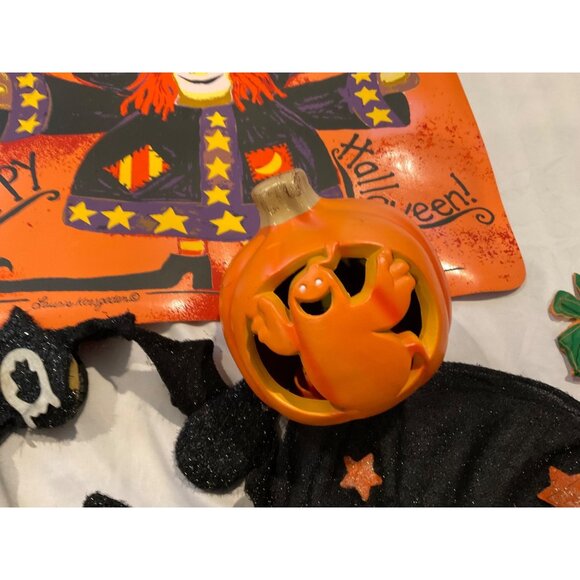 Vintage 18 Halloween Decorations Big Die Cuts Placemats Bat Clings Variety Lot - Picture 10 of 15